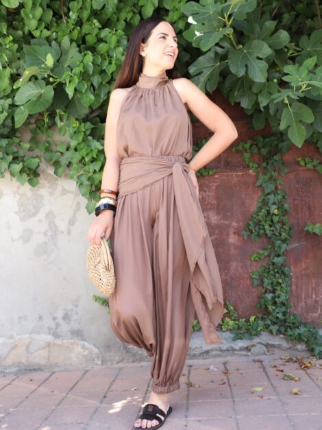 TOP HALTER ABULLONADO CHOCOLATE
