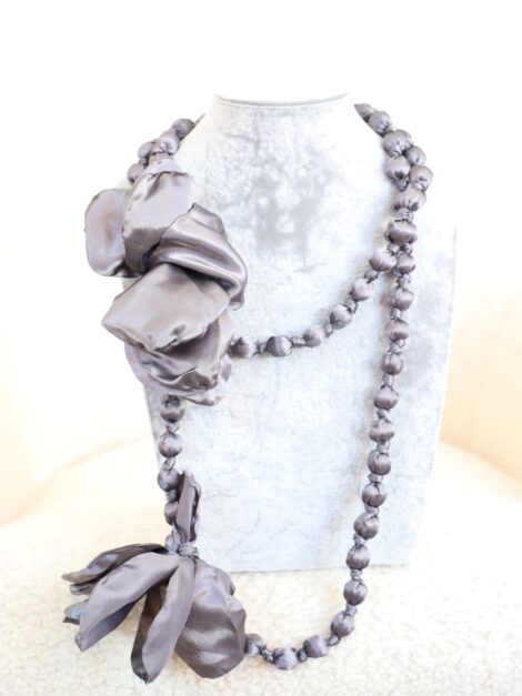 COLLAR BALL FLOR GRIS