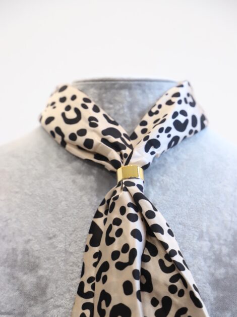 PAÑUELO ESTAMPADO ANIMAL PRINT 2